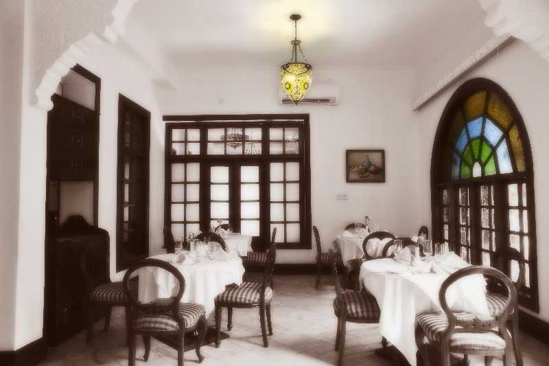 Protea Hotel By Marriott Dar Es Salaam Courtyard Exteriör bild