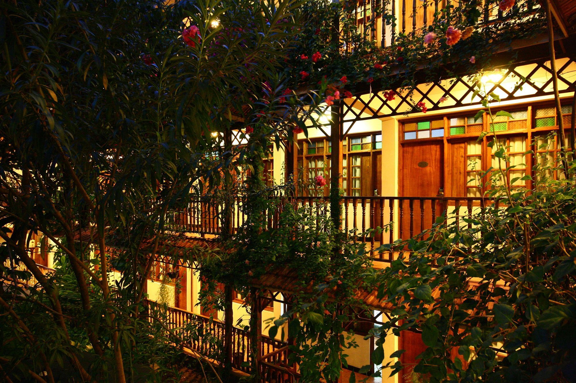 Protea Hotel By Marriott Dar Es Salaam Courtyard Exteriör bild